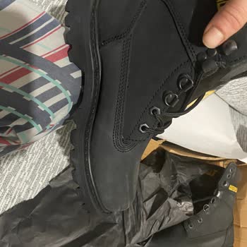 Lekeli Ve Yırtık Kutuda Gelen Botlar