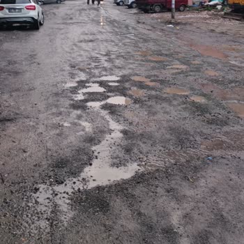 Doğalgaz Çalışması Sonrası Çamur Deryası: Yomra'da Yaşam Zorlaştı