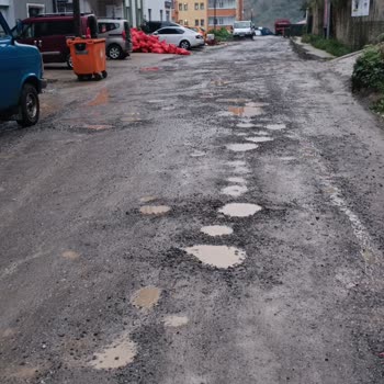 Doğalgaz Çalışması Sonrası Çamur Deryası: Yomra'da Yaşam Zorlaştı