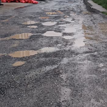 Doğalgaz Çalışması Sonrası Çamur Deryası: Yomra'da Yaşam Zorlaştı