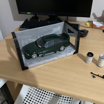 Yurtiçi Kargo Kırık Model Araba Ve İlgisiz Kargo Hizmeti