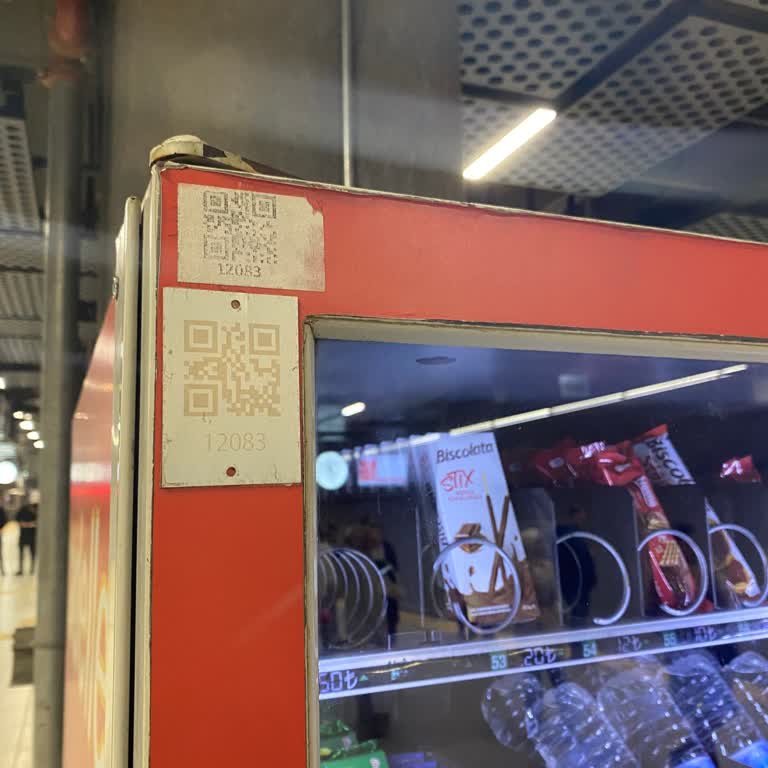 Ataköy Metro İstasyonunda Bozuk Ürün Otomatları