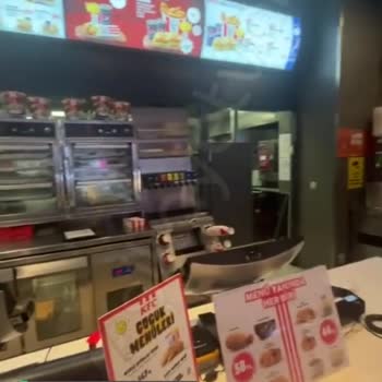Kocaeli Symbol AVM KFC Şubesi Çalışan Yetersizliği!