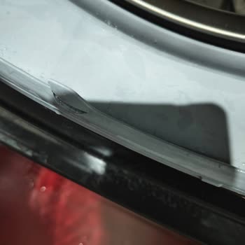 Samsung Çamaşır Makinesi: Kendi Kendine Yırtılan Kapak Sorunu