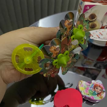Kinder Joy Oyuncaklarının Hayal Kırıklığı