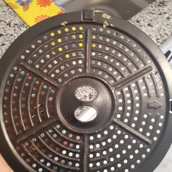 Kiwi Airfryer Boyası Döküldü Ve Paslandı