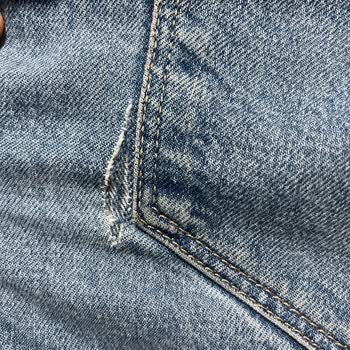 Mavi Kot Pantolonun Beklenmedik Yıpranması
