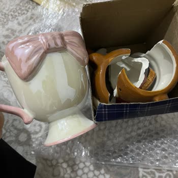 Kırık Kupa Ve Yetersiz Müşteri Hizmeti
