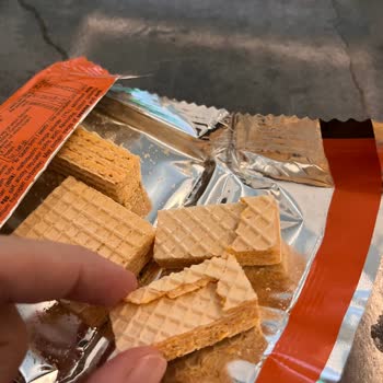 Ülker Dokuz Kat Tat Gofretlerinde Kırık Ve Bayat Sorunu