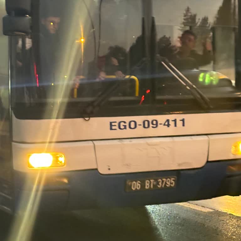Ego Otobüs Şoförünün Dikkatsizliği Ve Saygısız Tavrı