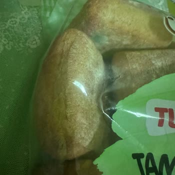 Tarihi Geçmiş Küflü Ekmek Ve İlgisiz Müşteri Hizmetleri