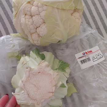 Kim Market Karnabahar Sapıyla Birlikte Tartılıyor!