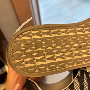 DKNY Ayakkabının Dayanıklılığına Güven Kalmadı