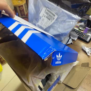 Yıpranmış Ayakkabı Kutusu Ve Yetersiz Müşteri Hizmetleri