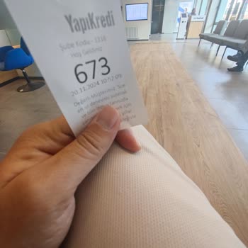 Yapı Kredi Bankası'nda Etkisiz Sıra Yönetimi Ve Uzun Bekleme Süresi