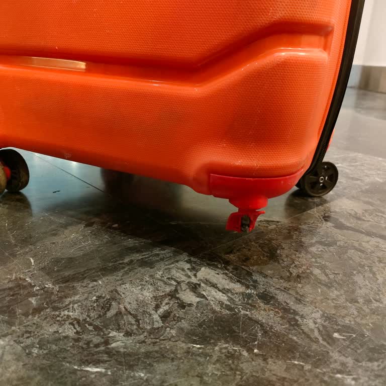 THY İle Uçuşta Kırık Valiz Mağduriyeti