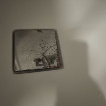 Vitra Duş Teknesi Kapağı 45 Günde Paslandı, Kullanıcı Hatası Dediler