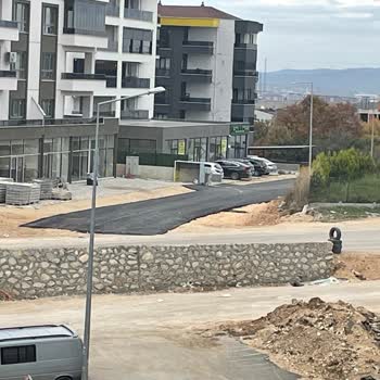 Sürekli Kazı Çalışması Ve Toz Çamur İçinde Kalan Mahalle