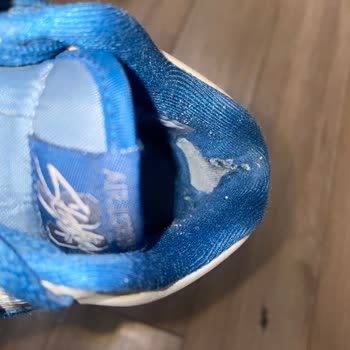 İki Ayda Yırtılan Nike Ayakkabıya Tepki