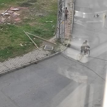 Elektrik Direği Sorununa Acil Müdahale Bekleniyor