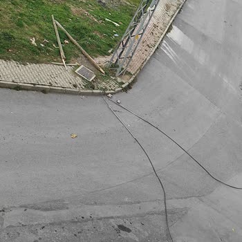 Elektrik Direği Sorununa Acil Müdahale Bekleniyor