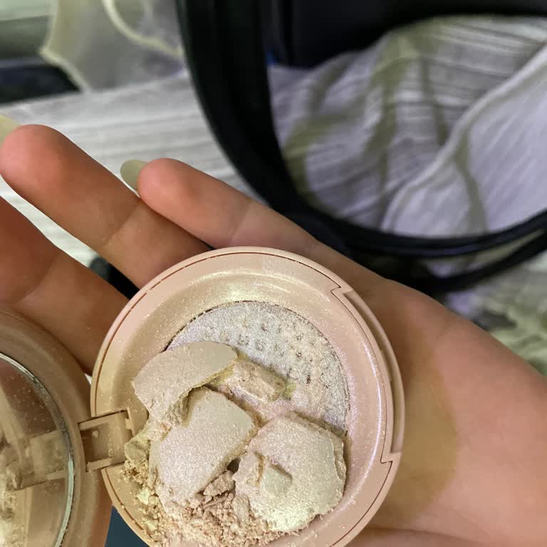 Mi iluminador Rare Beauty de Sephora se rompió, pido reemplazo