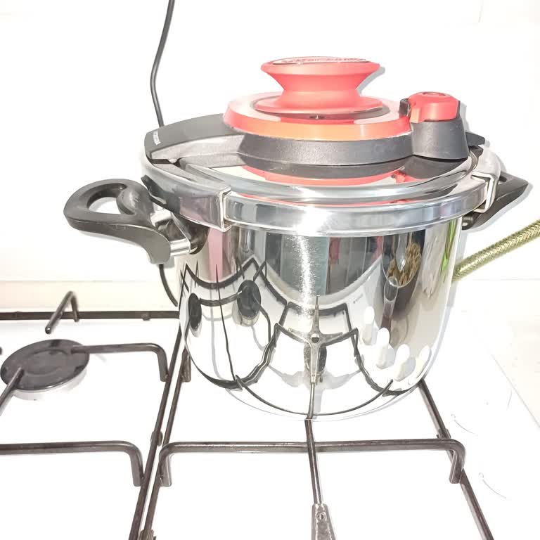 Emsan Mutfak Düdüklü Tencere Kapağından Buhar Kaçırıyor