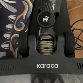 Karaca Servisinde Süpürge Hortumu Yırtık Ve Kirli Döndü