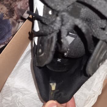 Hummel Ayakkabının Arka Topuğu 1 Ayda Yırtıldı