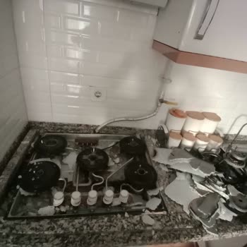 Ankastre Setin Patlaması Ve Sararmasıyla Gelen Korku