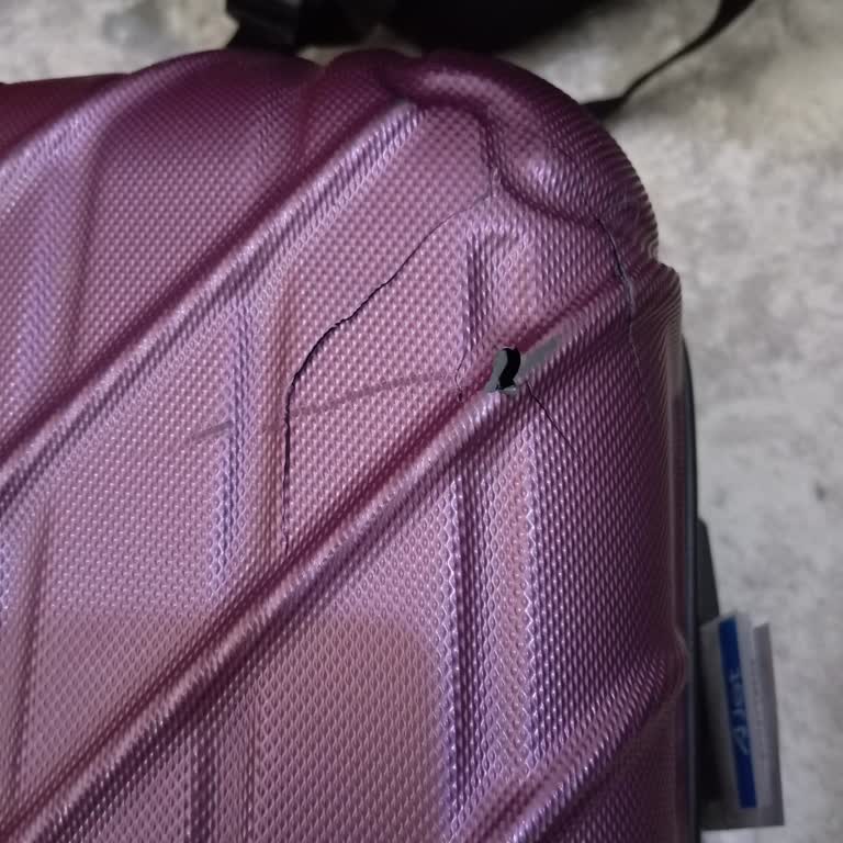 Uçuş Sonrası Kırılan Valiz İçin Destek Talebi