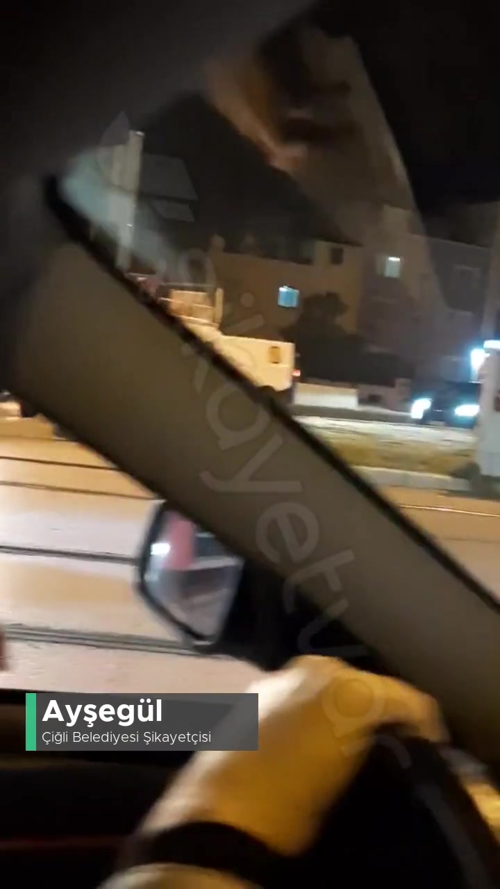 Çiğli Belediyesi Eski Havaalanı Caddesinden Başlayan Trafik videonun kapak resmi