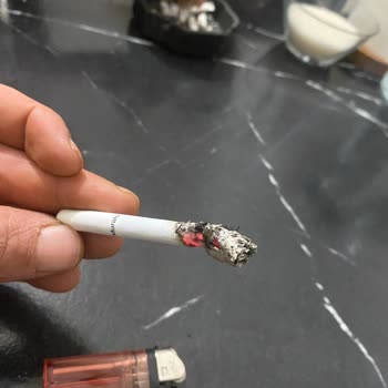 Muratti Sigara Paketinde Odun Şikayeti