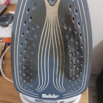 Fakir Ütü: Kumaşları Yakan Ve Buharsız Çalışan Sorun