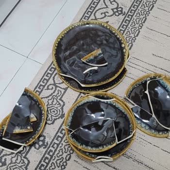 Kırık Tabaklar Ve Yetersiz Müşteri Hizmetleri