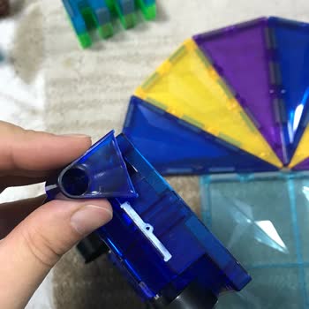 Kırık Manyetik Bloklar Ve İlgisiz Satıcı