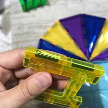 Kırık Manyetik Bloklar Ve İlgisiz Satıcı