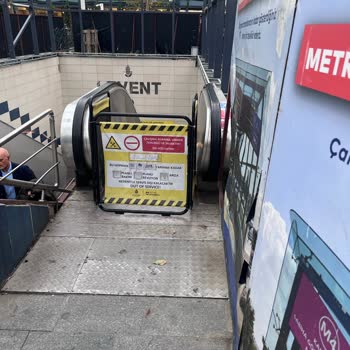 Metro İstanbul Levent Metrosu'nda Yürüyen Merdiven Sorunu!