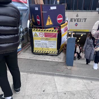 Metro İstanbul Levent Metrosu'nda Yürüyen Merdiven Sorunu!