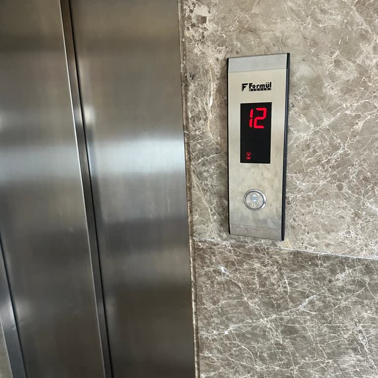 Sürekli Arızalanan Asansör Ve Yetersiz Hizmet