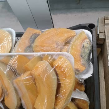 Metro Grossmarket Küflenmiş Ürünler Ve Bitmeyen Reyon Düzenlemesi