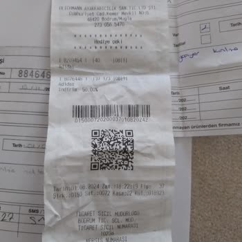 Adidas Ayakkabının Çatlak Sorunu Ve Mağaza İlgisizliği