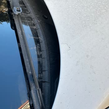 BMW F20 Ön Cam Fitil Sorunu: Kalite Beklentisini Karşılamıyor