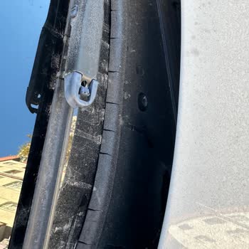 BMW F20 Ön Cam Fitil Sorunu: Kalite Beklentisini Karşılamıyor