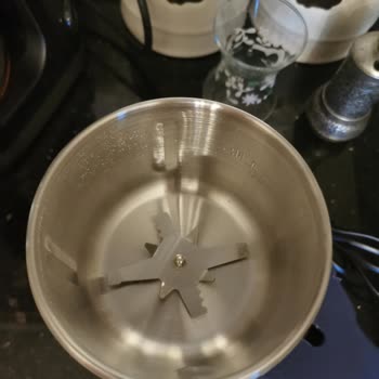 Kullanılmayan Kahve Öğütücü Ve İlgisiz Müşteri Hizmetleri