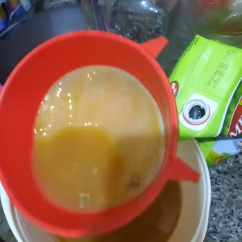 Patlak Şişe Ve Çürümüş İçerik Şoku