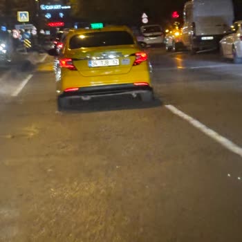 Taksi Şoförünün Tehlikeli Ve Saygısız Davranışı