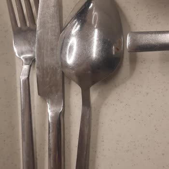 Hijyen Skandalı: Çorba İçinde Cam Ve Böcekli Salatalar!