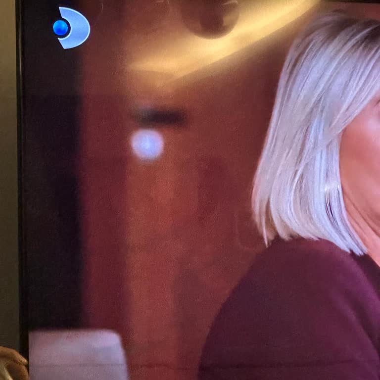 Grundig TV'de Beliren Lekeler Can Sıkıyor