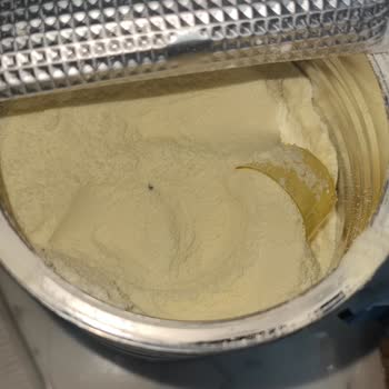 Bebek Maması İçinde Siyah Cisim Şoku